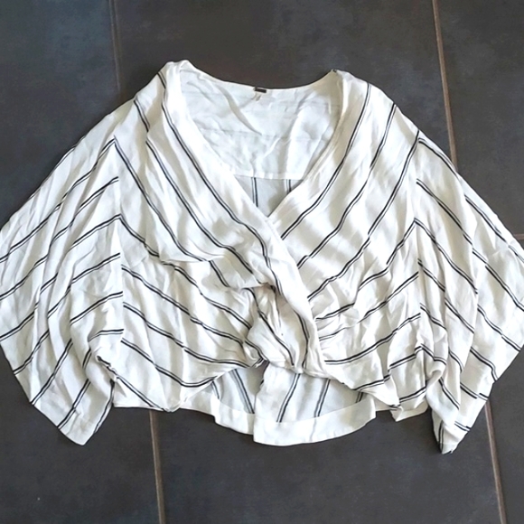 Free People Tops - FREE PEOPLE crop shrug top